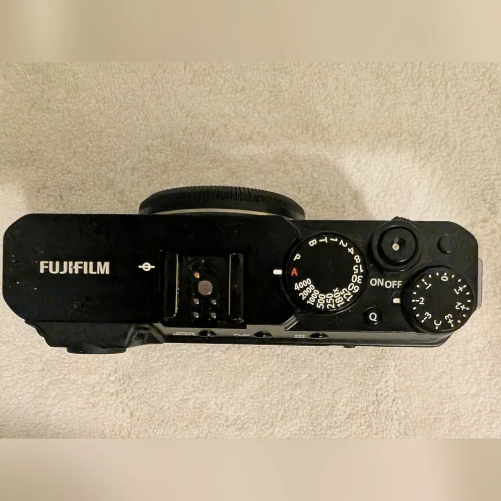 Fujifilm X-E4 Black Excellent Condition Updated NWOB Pls read Description
